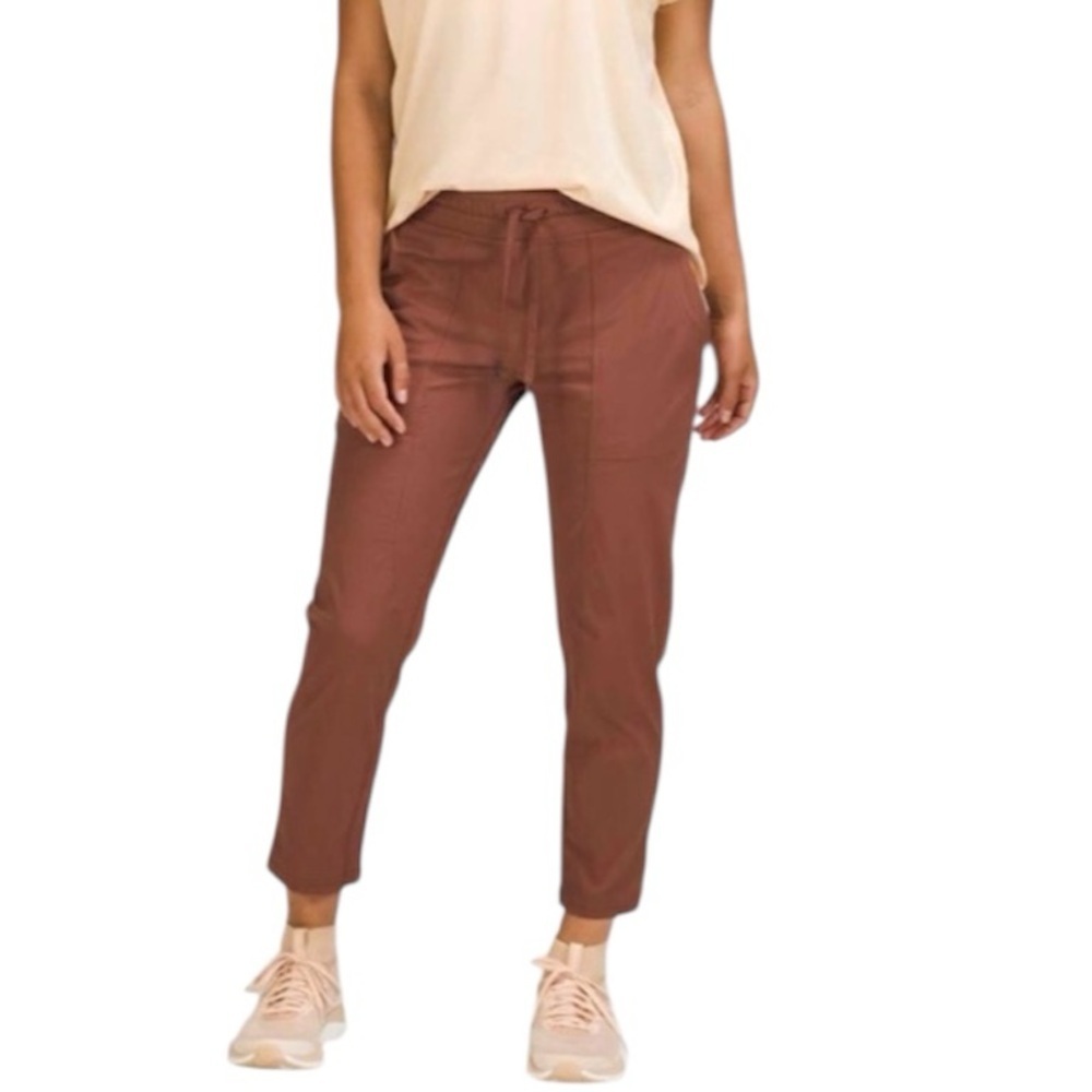 SOlD Lululemon | Women’s Dance Studio Crop Pants Size 8